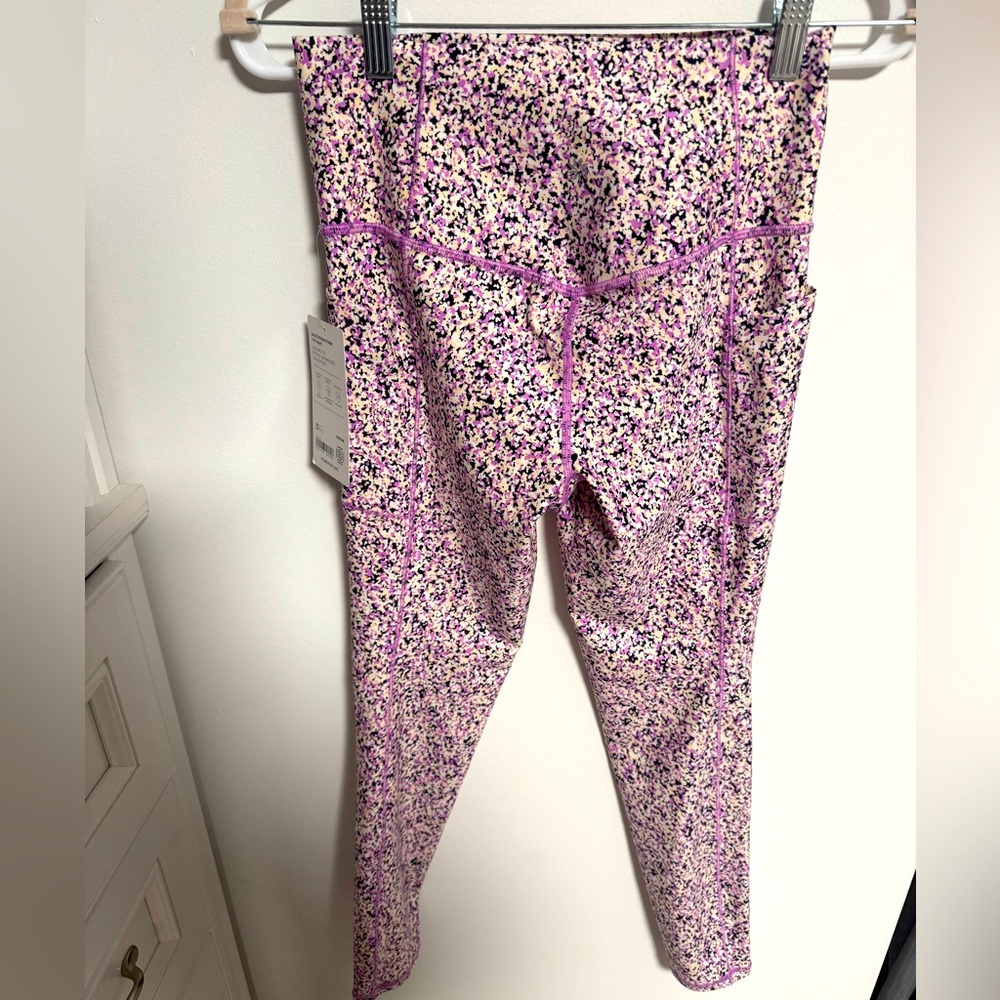 New with tags Athleta leggings! Super cute. 7/8 length, high waist with pockets